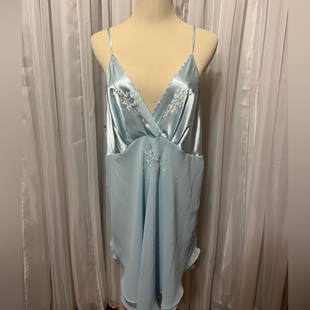 Vintage Val Mode Light Blue Embroidered Lingerie